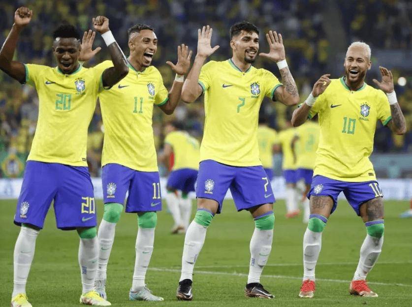 巴西国家队大胜巴拉圭,晋级美洲杯四强赛 巴西国家队大胜巴拉圭,晋级美洲杯四强赛