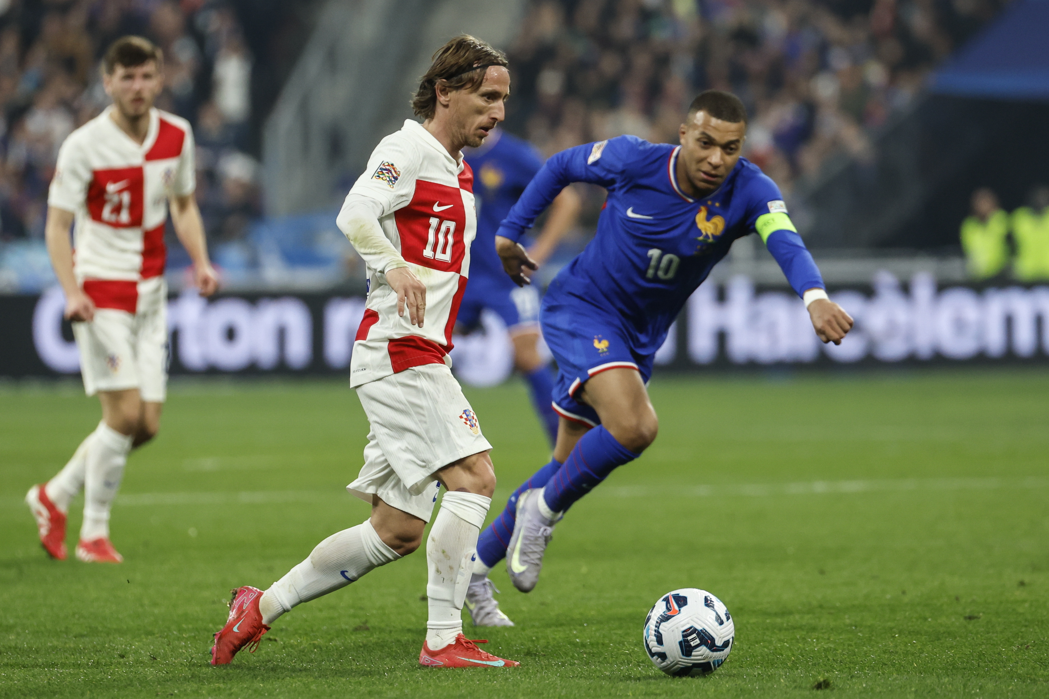 欧国联半决赛即将开启,各队实力对比引发热议 欧国联半决赛即将开启,各队实力对比引发热议