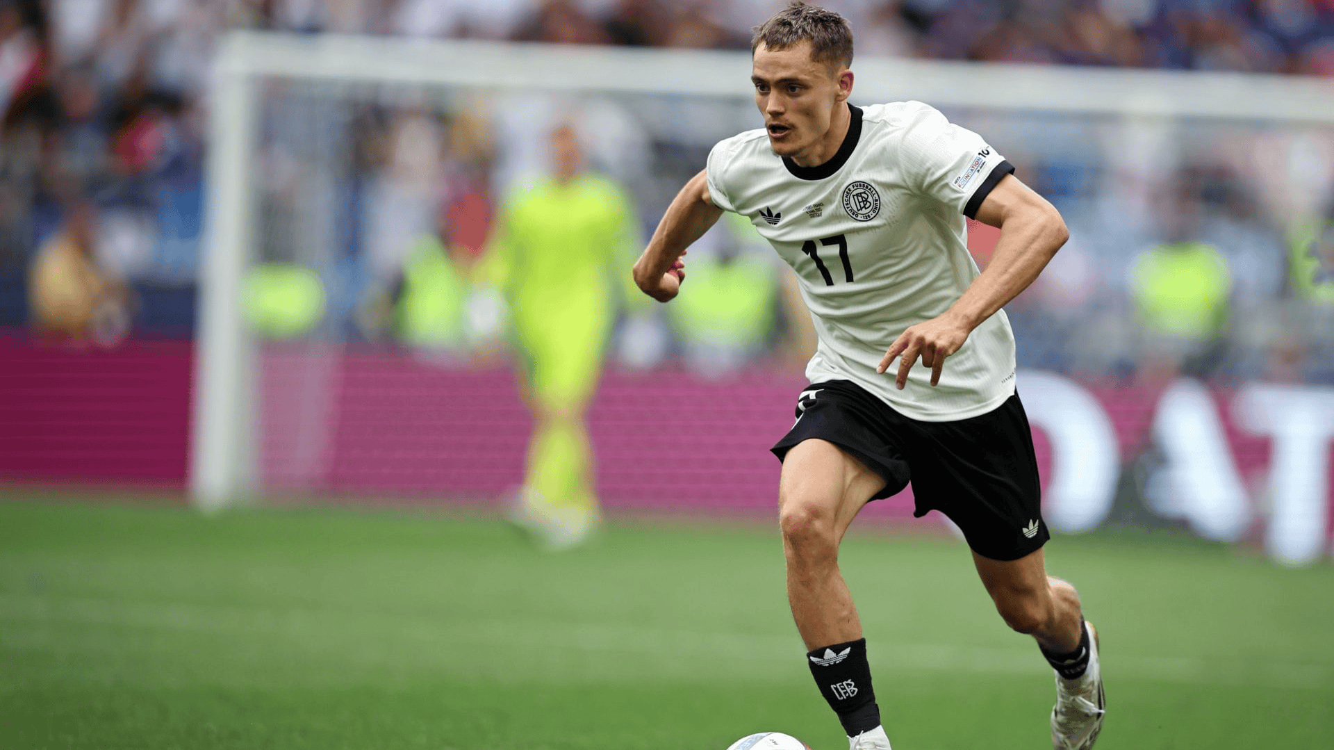 卢森堡队欧预赛逆袭，大胜黑山