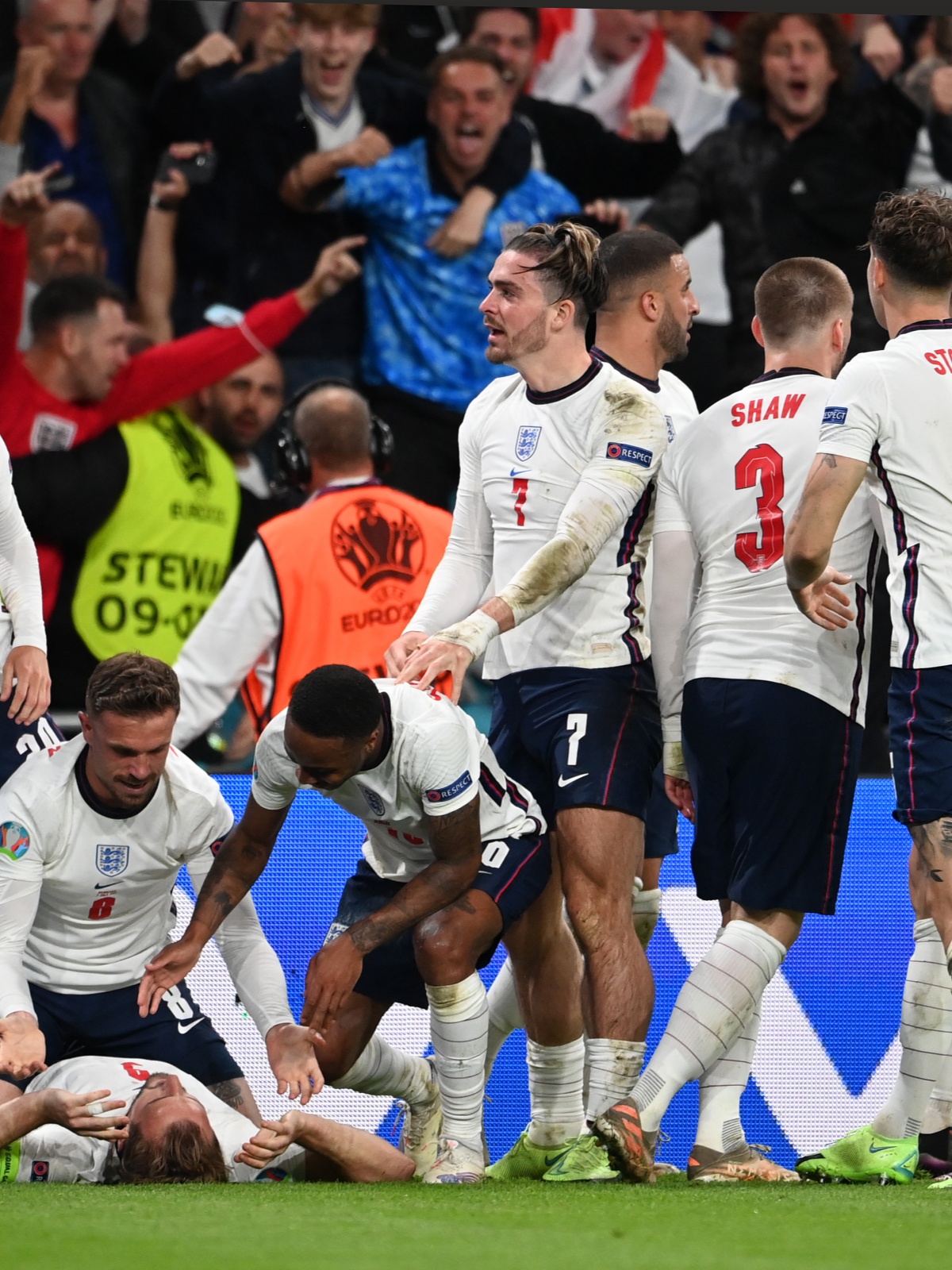 英格兰队取得重要胜利,晋级的简单介绍 英格兰队取得重要胜利,晋级的简单介绍