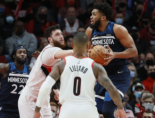 包含江苏队完胜四川队，利拉德惊艳四座的词条