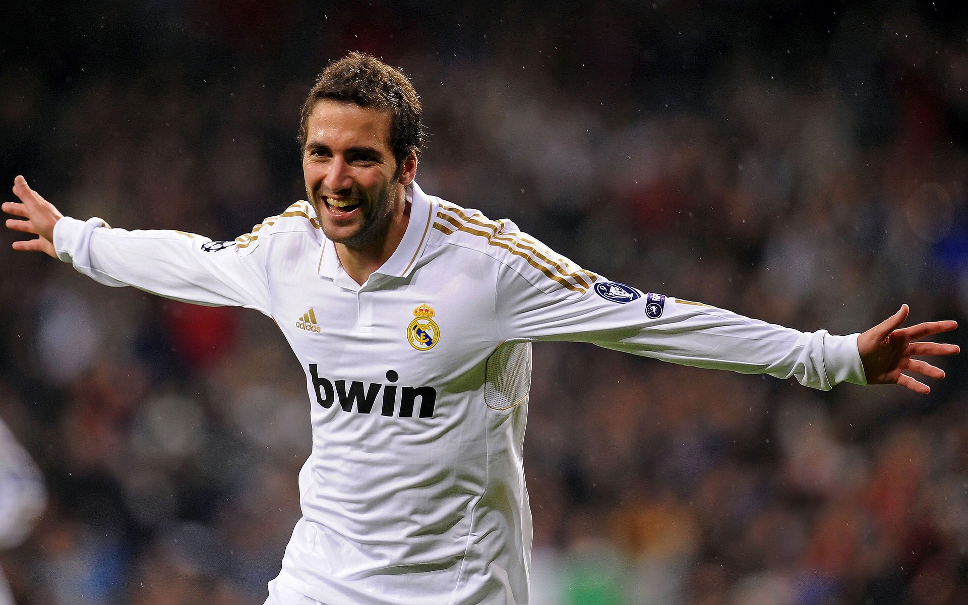 铁血中场破茧成蝶，凯塞多逆境爆发助曼联压制黄色潜水艇