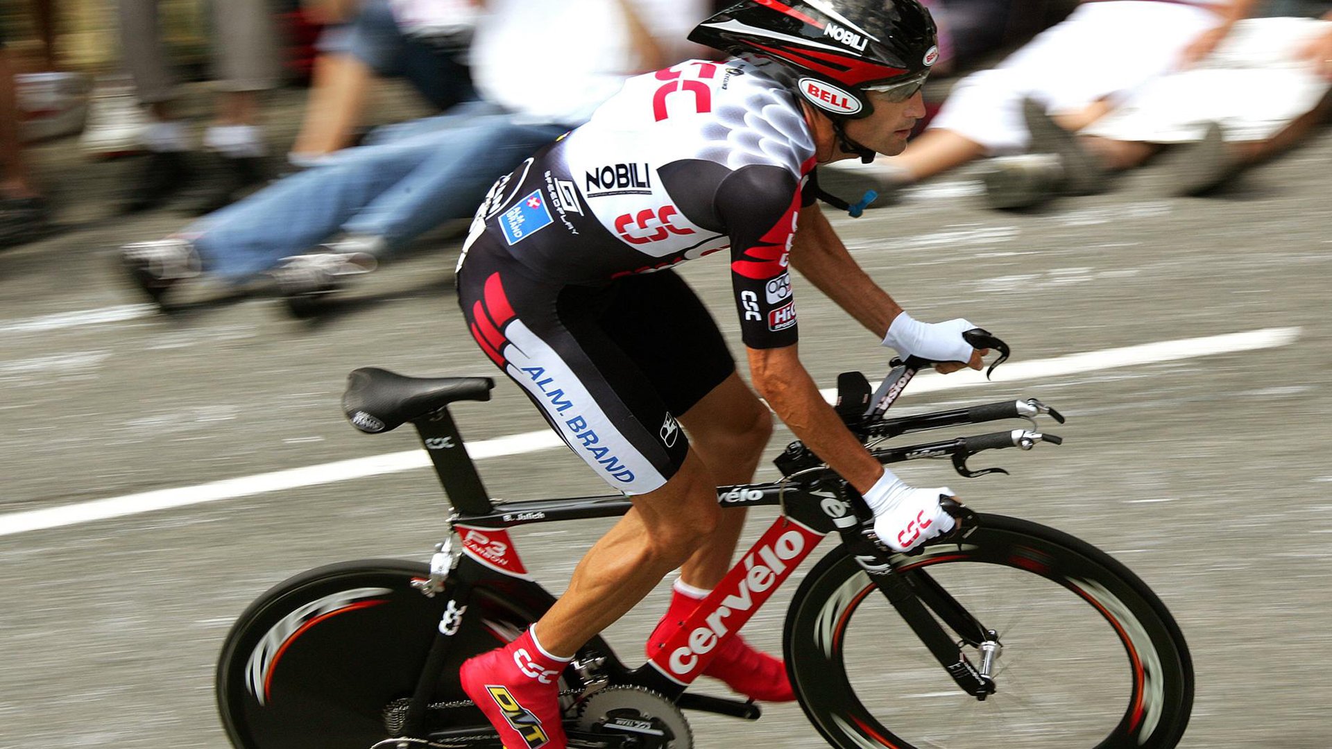 梅赛德斯绝杀阿斯顿马丁，勒克莱尔扛起全队，一场技术与意志的胜利